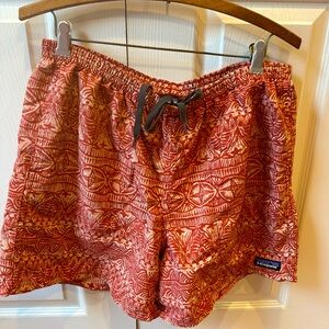 Men’s Patagonia L nylon swim trunks, coral batik pattern, mesh lining 5” inseam